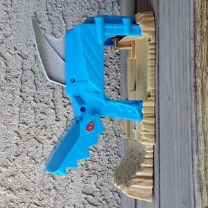 Hot Wheels Monster Truck Pit & Launch Play set - Shark Wreak Launcher Part Blue